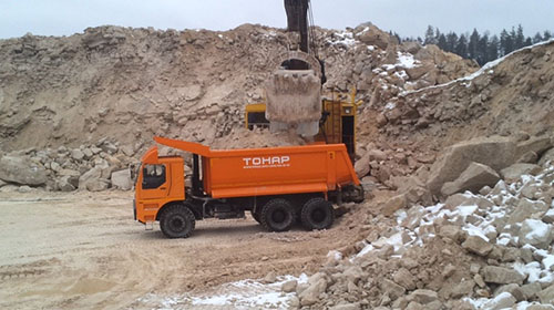 Тоннар на загрузке песком Тоннар на загрузке песком